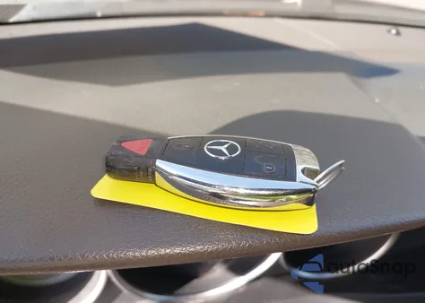 2014 Mercedes-Benz C 300 Luxury 4Matic/Sport 4Matic z USA, uszkodzony, nr VIN WDDGF8ABXEA953513